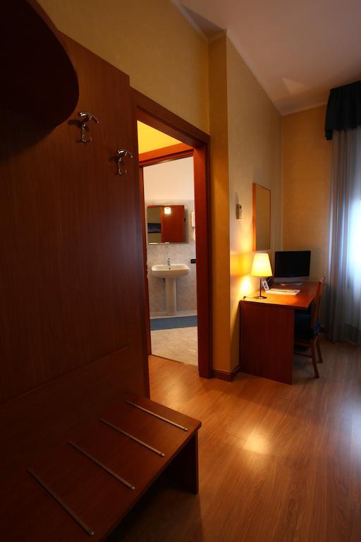 Hotel Lincoln Cinisello Balsamo Exterior foto