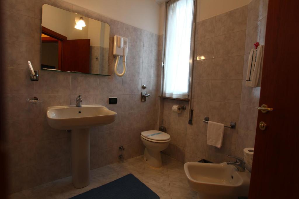 Hotel Lincoln Cinisello Balsamo Zimmer foto