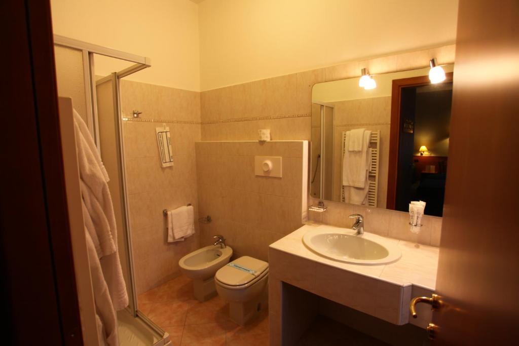Hotel Lincoln Cinisello Balsamo Zimmer foto